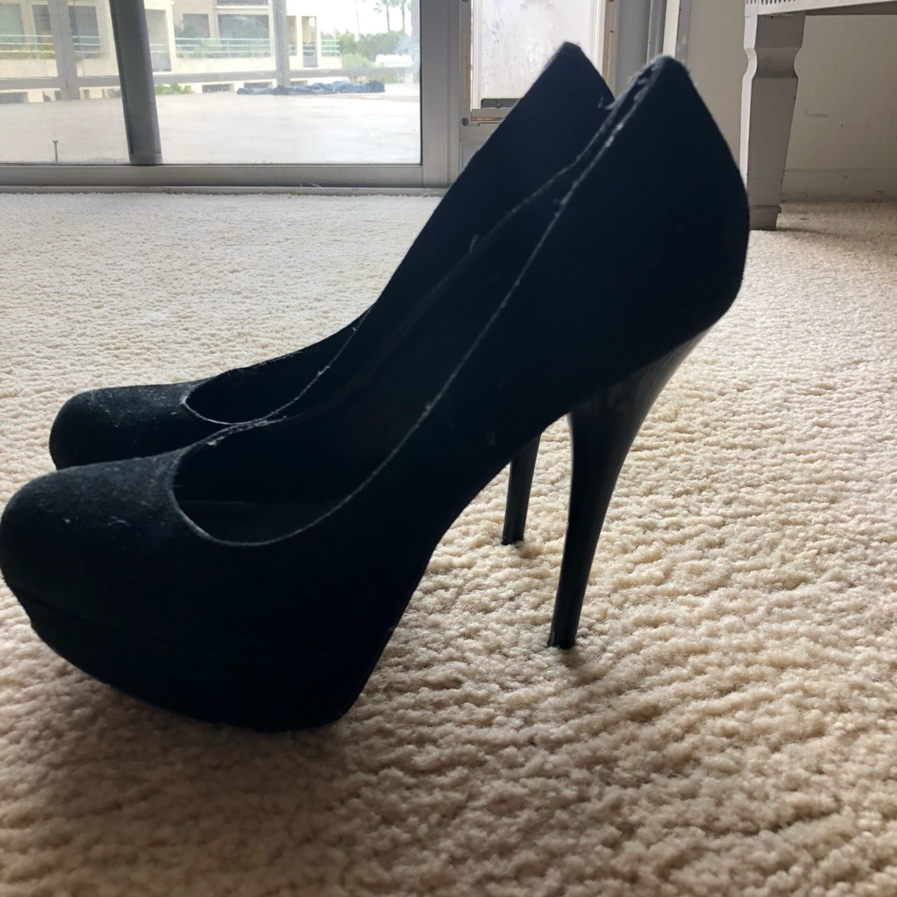 Steve Madden suede black pumps